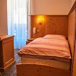 Albergo Canazei Nocleg ze śniadaniem 3*