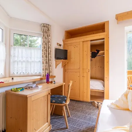 Albergo Canazei Bed & Breakfast 3*
