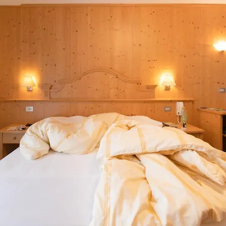 Albergo Canazei Nocleg ze śniadaniem 3*