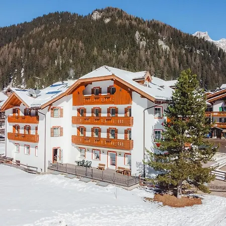 Albergo Canazei Frühstückspension Canazei