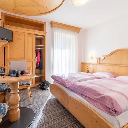 Albergo Canazei Bed & Breakfast