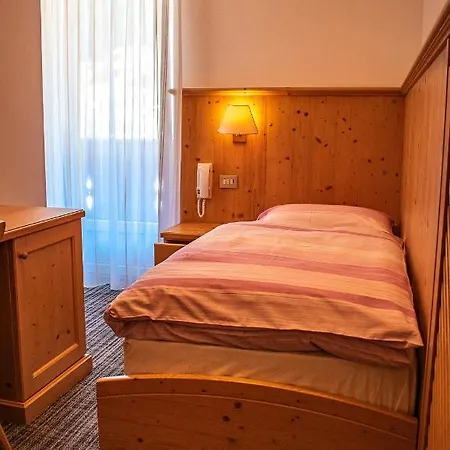 Albergo Canazei Bed & Breakfast 3*
