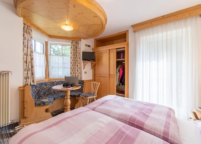 Albergo Canazei Bed & Breakfast