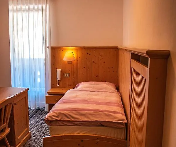 Albergo Canazei 住宿加早餐酒店 3*